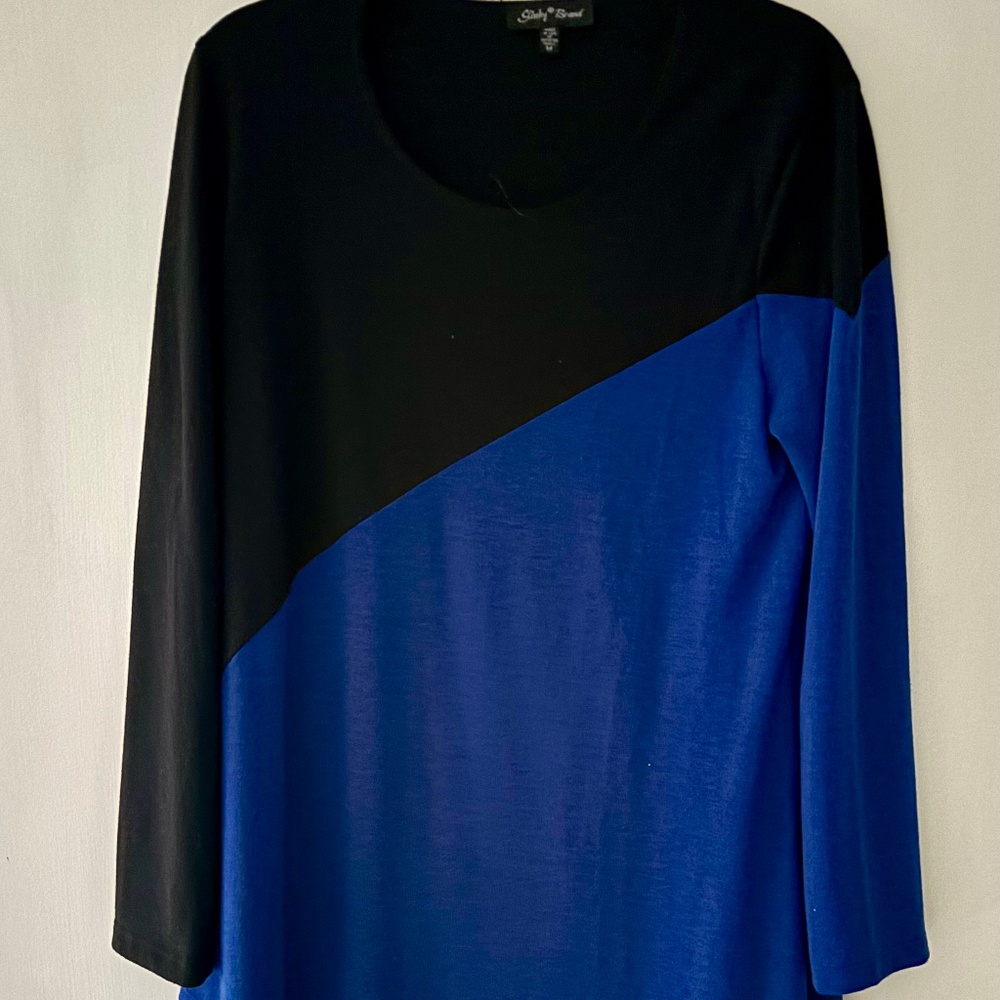 TWO TONE TOP